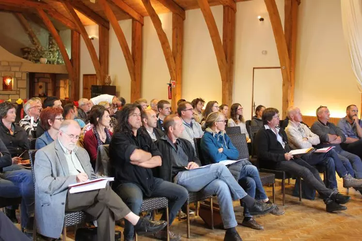 Les producteurs de Fruits Rouges des Monts du Velay réunis en assemblée générale au Mazet St Voy.