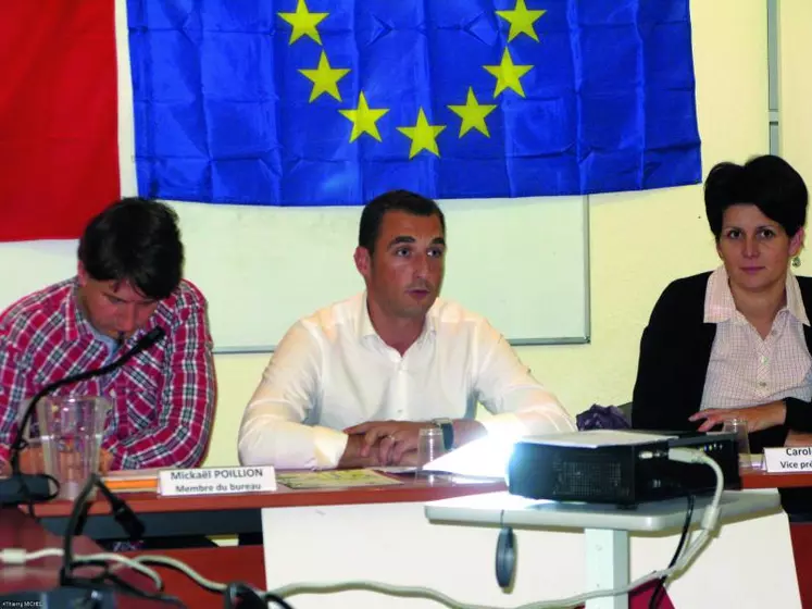Mickael Poillion (à gauche), membre du bureau des JA et spécialiste des questions de marché, Jean-Michel Schaeffer (au centre), président des JA, et Carole Doré, vice-présidente des JA, ont exprimé le sentiment des jeunes agriculteurs et énumérer des pistes pour améliorer les propositions législatives de la Commission du 12 octobre.