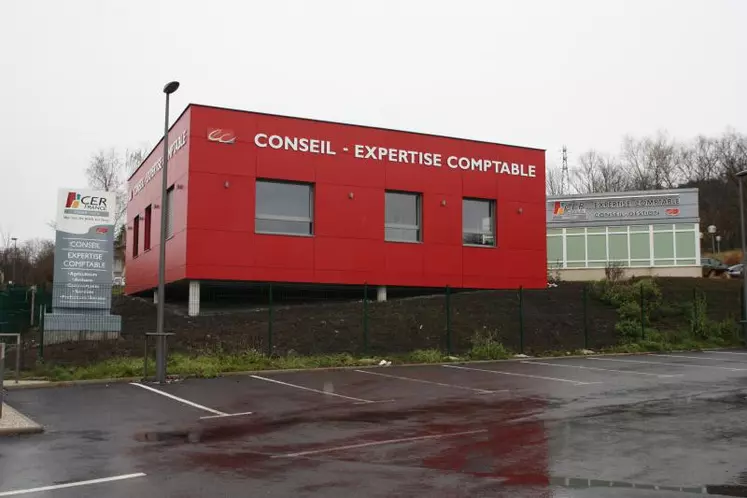 Le cube rouge : tel est le nom que porte l’extension du siège 
de CERFRANCE Haute-Loire.