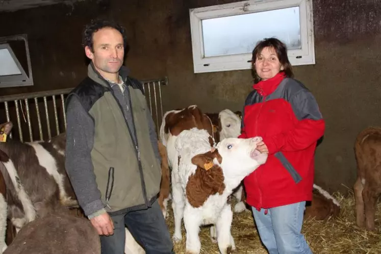 Hubert et sa femme Evelyne, qui a plus particulièrement en charge cet atelierqui se trouve fort bien adapté aux dames.