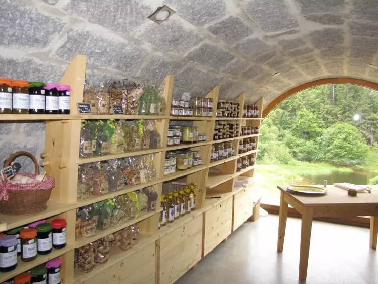 Un point de vente de produits fermiers.