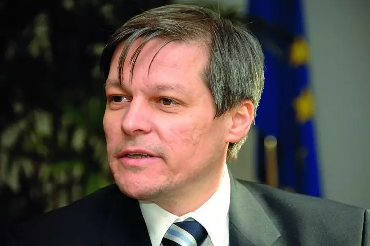 Le roumain, Dacian Ciolos, nouveau commissaire en charge de l’agriculture, a effectué ses études en France, à Rennes.