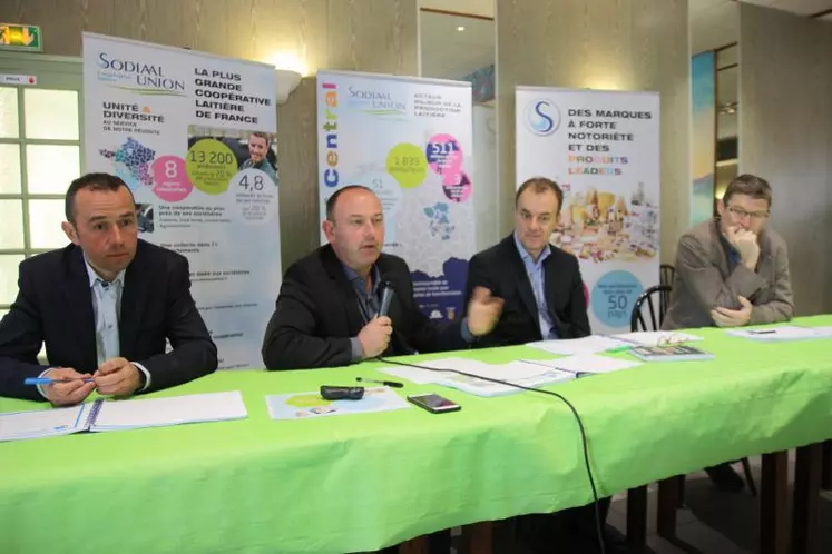 De gauche à droite : Jérôme Aubert, section nord Massif central, Laurent Duplomb, section Haute-Loire, Frédéric Chausson, directeur coopératif et Yves Soulhol, directeur région Massif central.