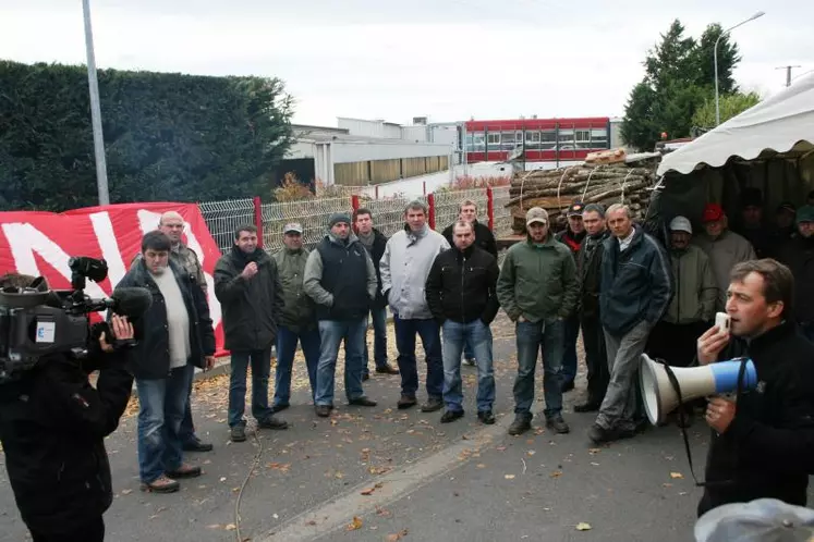 Chaque département se relaie à tour de rôles pour assurer le blocage du site Bigard de Villefranche d’Allier.