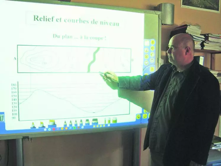 Le tableau blanc interactif, un dispositif essentiel du programme « école numérique rurale ».