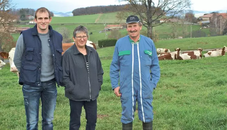 Le Gaec Grégoire à Aveize dans les monts du Lyonnais a accueilli sur son exploitation un groupe d’éleveurs laitiers lors des journées énergisantes du BTPL.