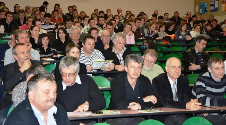 Parmi les participants du forum sur les coûts de production, des techniciens, des éleveurs, mais aussi de nombreux élèves.