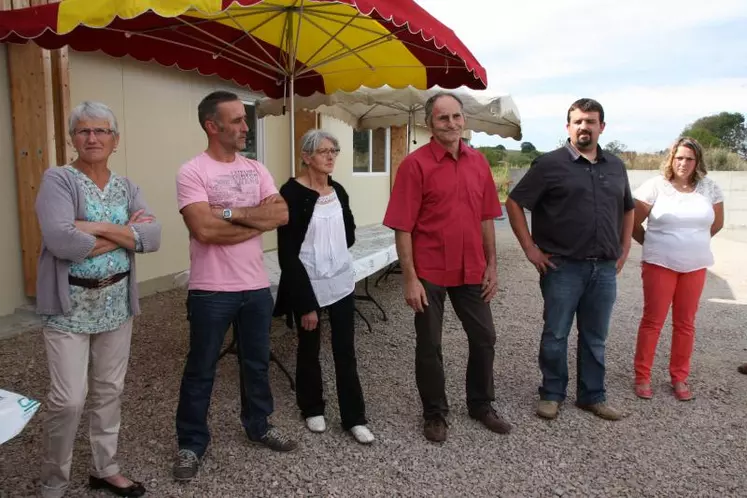 Les associés de la SARL«Paysans Bio d’Auvergne» lors de l’inauguration de leur atelier de découpe et de transformation de viandes.