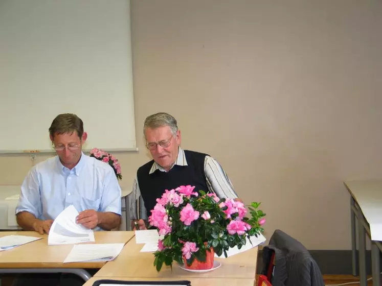 Emmanuel de Veyrac, président de CER France Haute-Loire et Albert Boyer, président de l’ISVT, ont signé la convention.