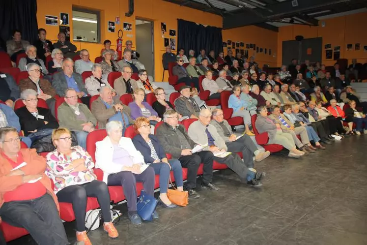 Le 27 avril, les anciens exploitants agricoles ont rempli la salle du Chomeil à Saint-Paulien.