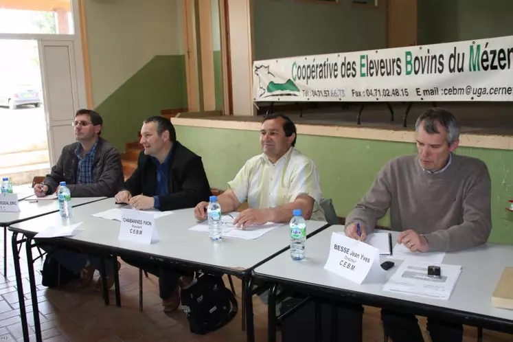 Eric Gravegeal, DDT, Philippe Dumas, président Sicarev, Yvon Chabannes, président CEBM et Jean-Yves Besse, directeur CEBM et directeur productions animales Sicarev.