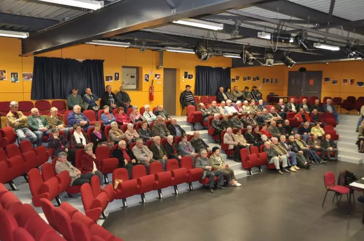 Une très bonne participation des anciens agriculteurs du département.