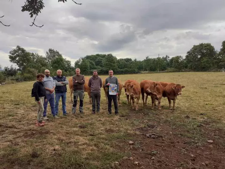 Les organisateurs de l'événement avec Julien Michel et ses animaux qui participeront à la journée allaitante  à St Paulien.