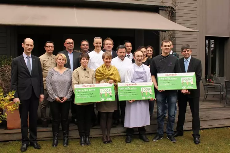 Les finalistes autour du Président du Jury Michel Troisgros.