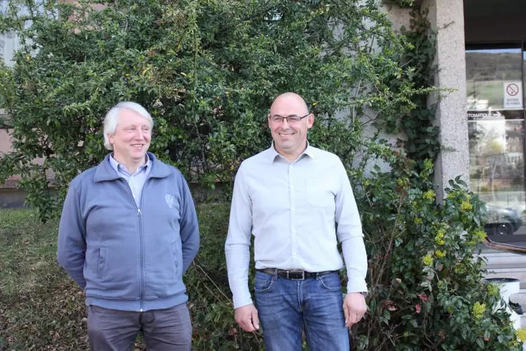 Thierry Cubizolles (ici au côté du secrétaire général de la FDSEA): «Ce n’est pas la loi qui est mauvaise, mais elle doit être appliquée…»