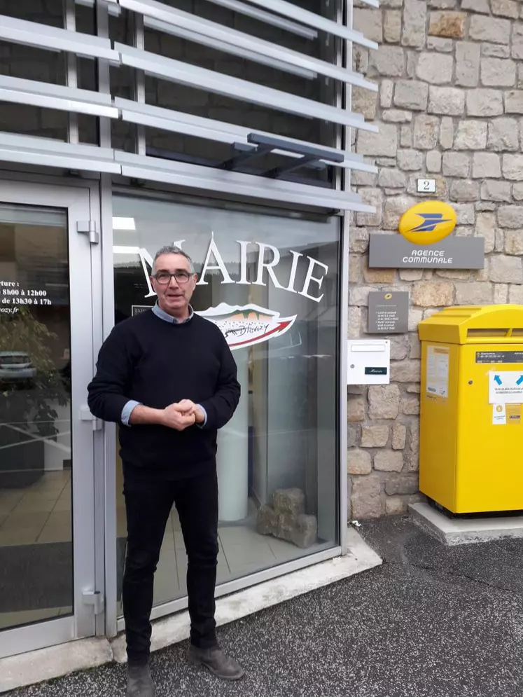 Pour F. paillon : «En tant que maire, il faut aimer les gens, aimer rencontrer, aimer son village, avoir envie de faire bouger les choses. Il faut savoir s’entourer, savoir à quelles portes aller frapper. Gérer une mairie c’est comme gérer une entreprise. Un maire doit être polyvalent, disponible et ne pas se noyer dans un dé à coudre ! ».