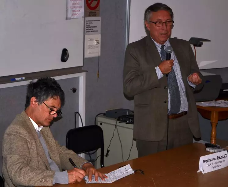 Guillaume Benoît aux cotés d’Hugues de Framond, chargé de mission développement durable à la DRAAF Auvergne.