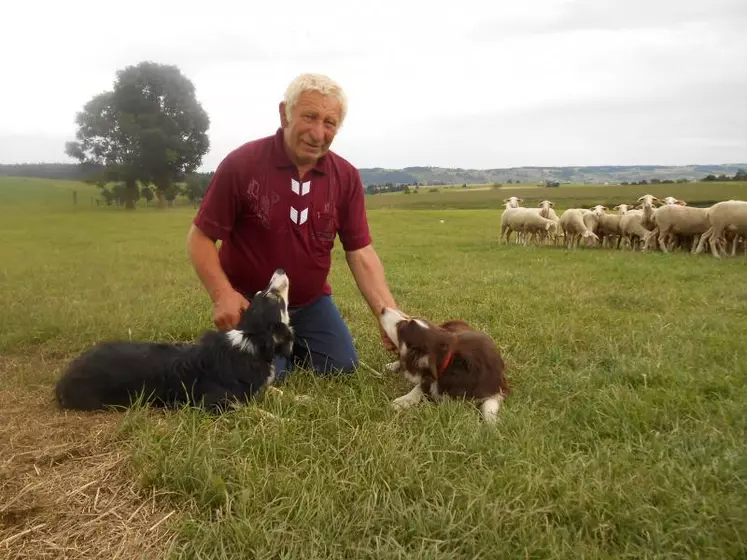 Jean Cubizolle avec ses deux Border Collie : Ilda et Cline.