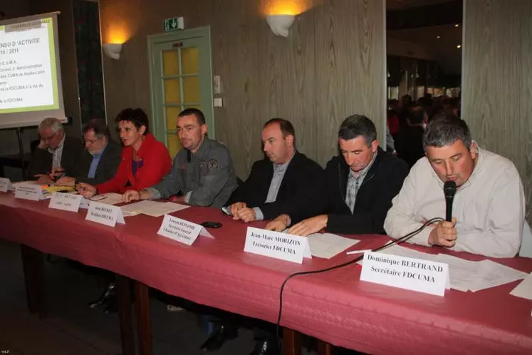 Les responsables de la FDCUMA en compagnie de Marie-Agnès Petit, conseillère générale, Laurent Duplomb, maire de St Paulien. La FDCUMA a annoncé l’embauche d’un nouvel animateur pour fin 2011.