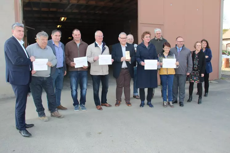 Les élus de la communauté d'agglomération du Puy-en-velay devant la Coopérative Agricole des Producteurs de Plants de Pommes de Terre du Haut Velay