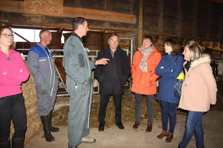 À La Chapelle d’Aurec, les associés du Gaec du PEM ont pu échanger avec Émilie Bonnivard.