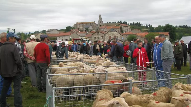 Très réputée, la foire de Thoras attire chaque année des milliers de visiteurs.