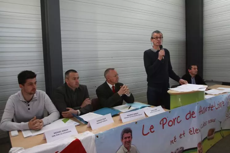 Eleveurs, acteurs de la filière porcine, élus, représentants de l’Etat, banquiers et lycées agricoles ont participé à la journée porcine.