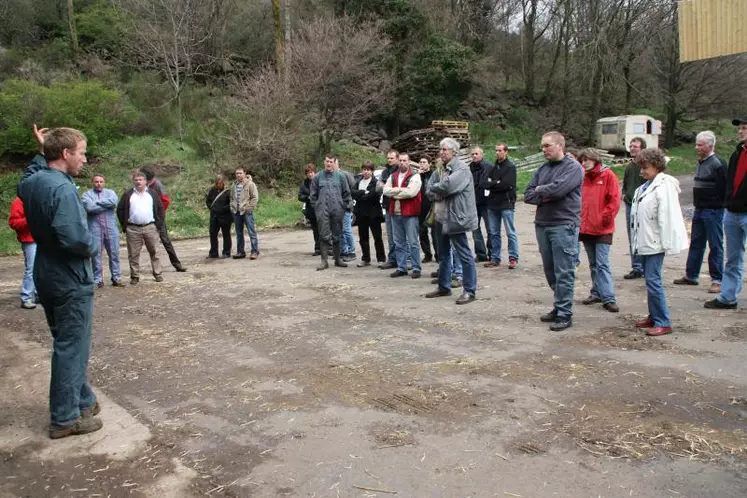 Une trentaine de participants à la journée bergerie ouverte.