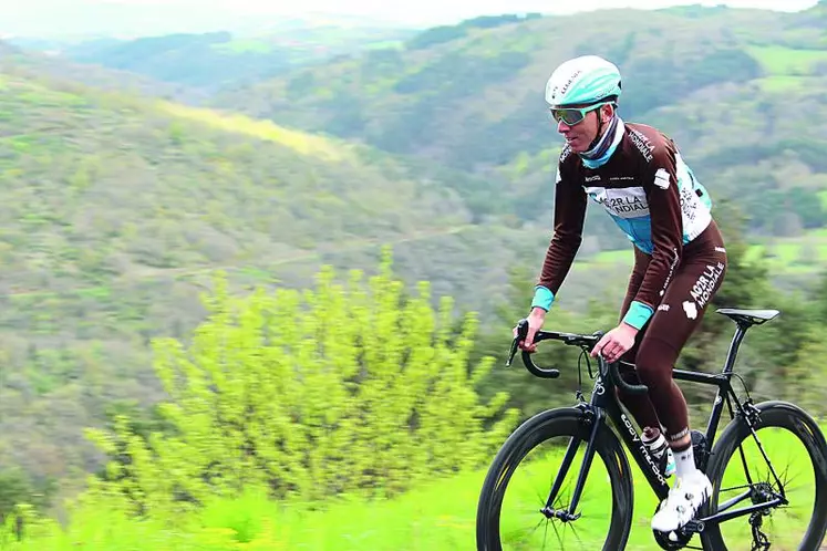 À cinq semaines du Tour de France, Romain Bardet a rechargé ses batteries chez lui, à Brioude. Et vu le profil de la neuvième étape, le champion promet : «Ça va être sport !»