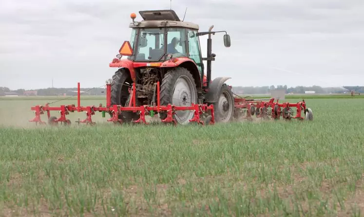 Le confinement est prolongé jusqu’au 11 mai au moins, mais pour les agriculteurs le travail continue.