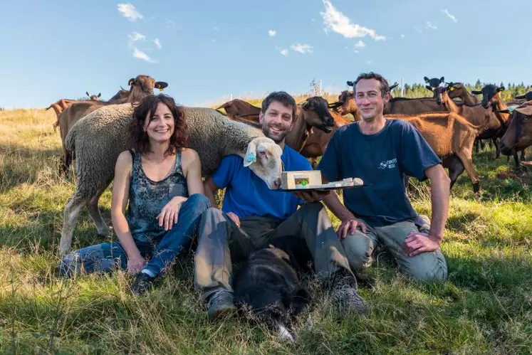 Pour une illustration lors de l’opération «De ferme en ferme», 
les 3 associés ont pris la pose.