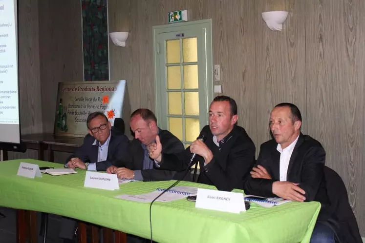 De gauche à droite : François Boudon Directeur général d’Entremont, et les administrateurs Massif-central, Laurent Duplomb, Jérôme Aubert et Rémi Broncy.