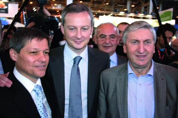 Dacian Ciolos a inauguré le 47è SIA avec Bruno Le Maire. Ils étaient accompagnés par Jean-Michel Lemétayer, président de la FNSEA.