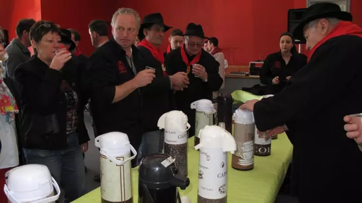 Séance de dégustation pour les 18 bouillons en compétition.