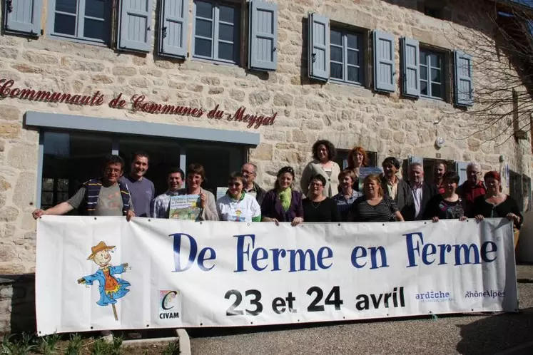 Un emblème de charme avec l’épouvantail et un slogan à retenir : «Deux jours pour découvrir le meilleur de notre terroir, le reste de l’année pour revenir !».