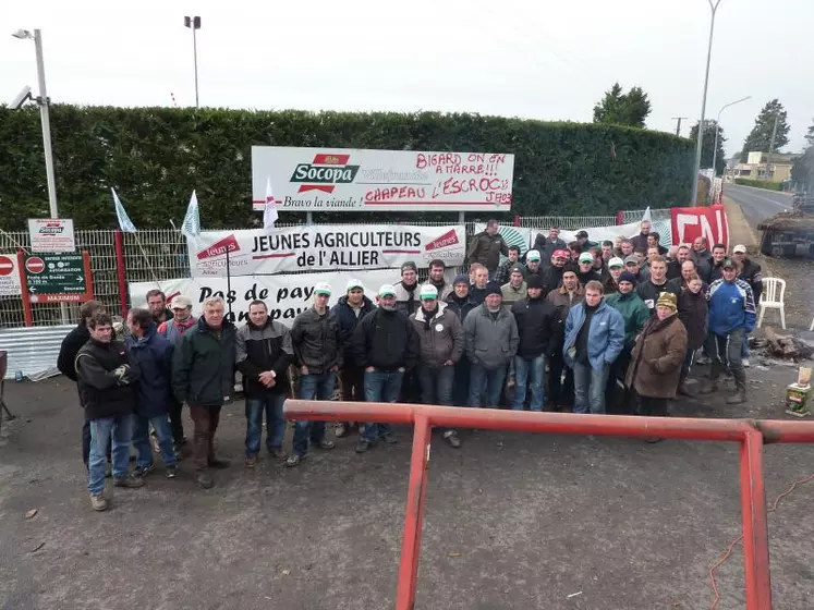 Mercredi, les éleveurs de Haute-Loire et de la Loire ont assuré leur permanence sur le site de Villefranche d’Allier.
