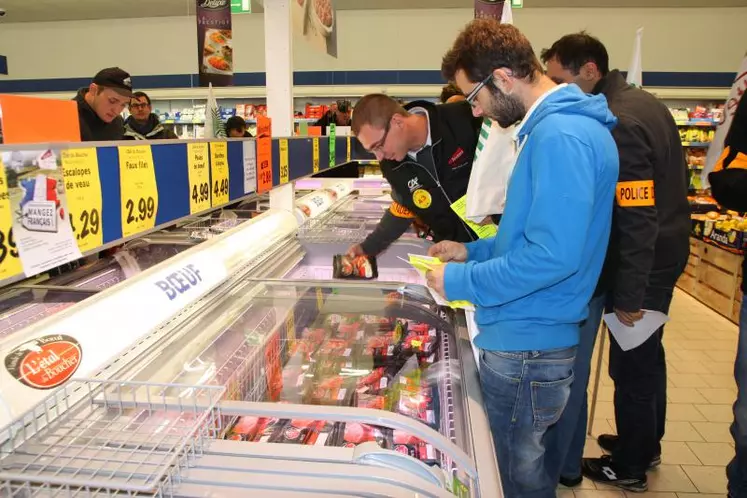 Les agriculteurs ont procédé au contrôle de l’origine des produits dans 12 magasins de Haute-Loire. Une opération qui s’est déroulée dans le calme et le respect des magasins.