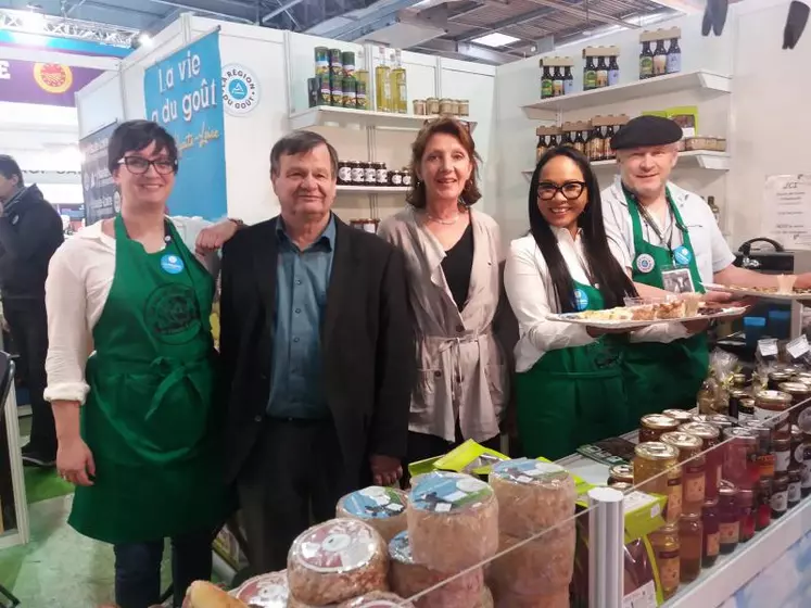 Sur le stand du comité de promotion des produits agricoles.