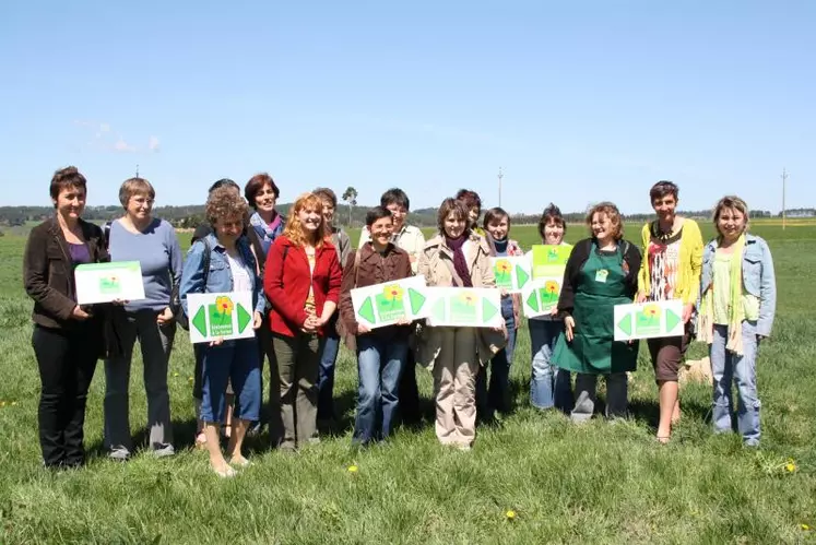 Une partie des agricultrices altiligériennes adhérentes au réseau, accompagnée de la présidente Thérèse Boutarin et de Marie-Agnès Petit (Chambre d’agriculture).