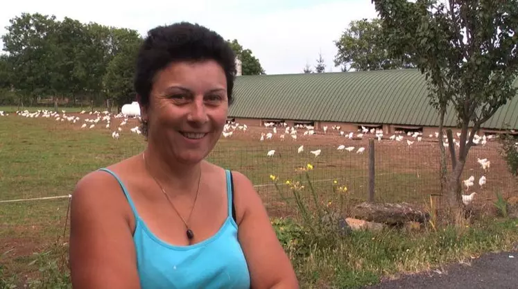 Claire Souveton, avicultrice sur la commune de Vergezac, assume la présidence de la section avicole de la FDSEA.