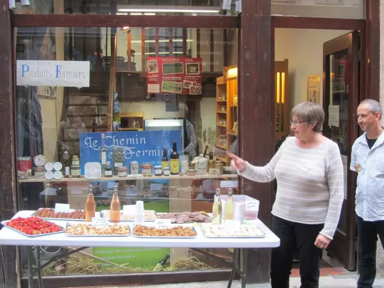 Le magasin des producteurs fermiers est ouvert.