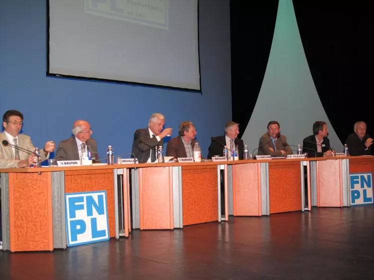 M. Dauton, P. Chevallier, M. Barnier, H. Brichart, JM Lemétayer, JP Fleury lors de la table ronde.