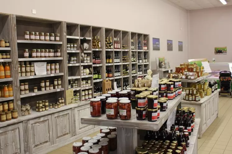 Un magasin agréable avec de nombreux produits fermiers proposés par les producteurs eux-mêmes.