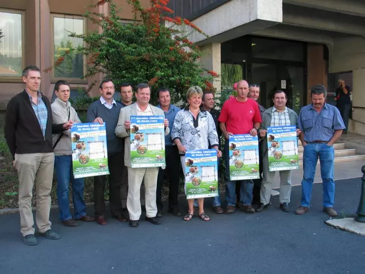 Les présidents des syndicats de races accompagnés des membres
et techniciens de la Chambre d’Agriculture et des responsables d’organismes d’élevage partenaires de l’événement.