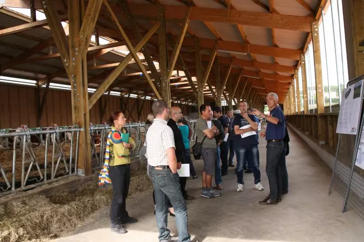 Les groupes d’agriculteurs ont visité le Gaec des Rosiers durant toute la journée du 6 juin.