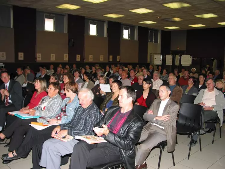 Une centaine de professionnels de la santé et de partenaires de la CPAM a participé à ce colloque.