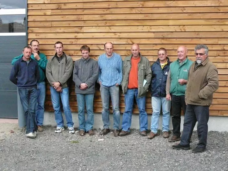 Le Syndicat des Eleveurs Limousins de Haute-Loire avait réuni son conseil d’administration élargi aux adhérents de St-Paulien, ainsi que des représentants de la municipalité et des associations.