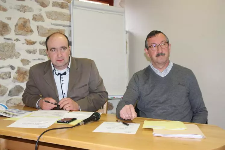 Le président de Haute-Loire Conseil Elevage Jean-Julien Deygas avec le directeur Daniel Teissier.