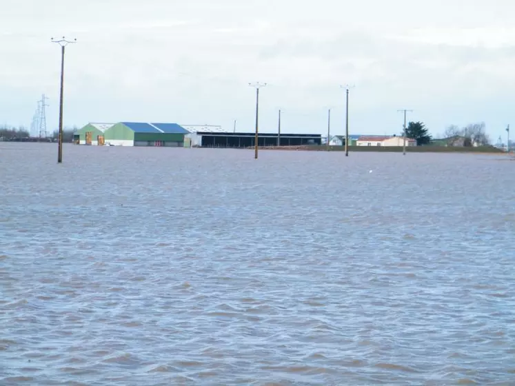 Un arrêté interministériel en date du 1er mars constate l’état de catastrophe naturelle pour les départements de la Vendée et de la Charente Maritime. Il ouvre l’accès à l’indemnisation pour dommages liés aux inondations.