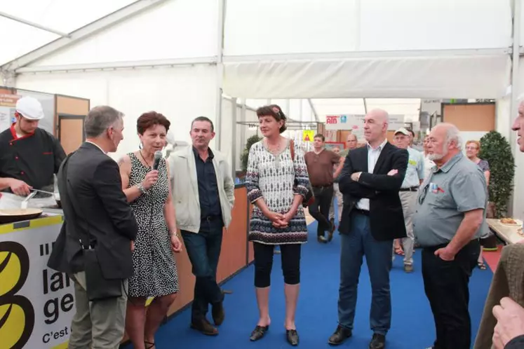 Claire Souveton (au micro) présidente du Comité de Promotion des produits agricoles et alimentaires de Haute-Loire.